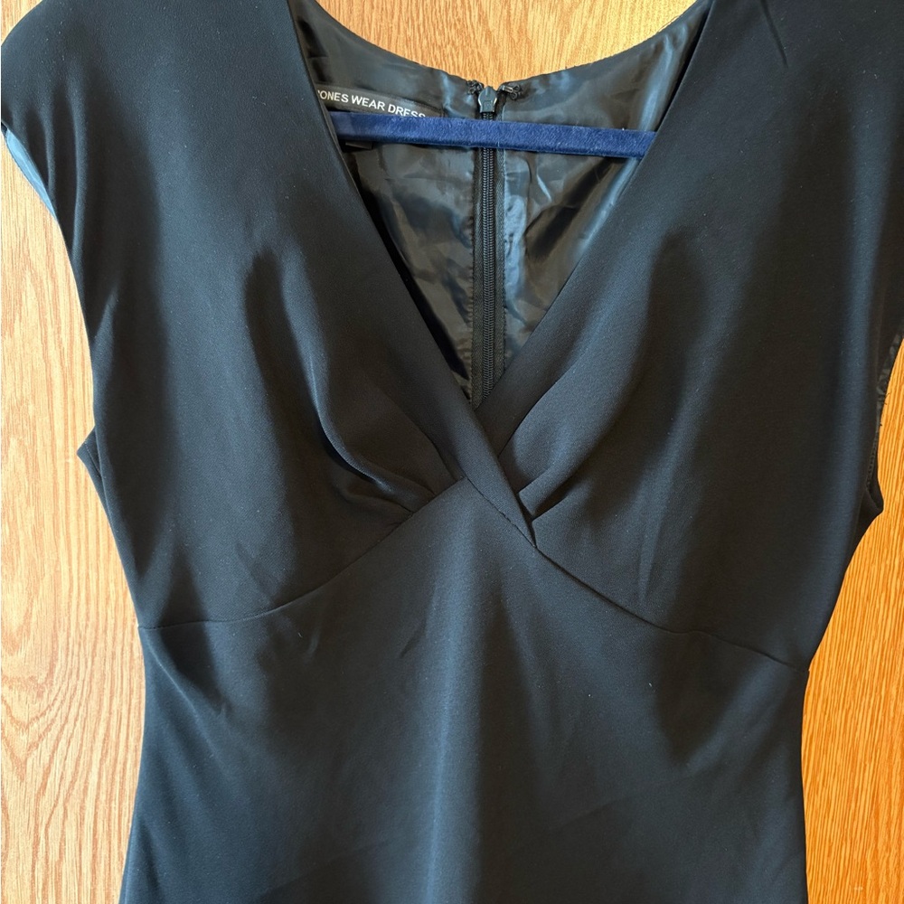 Jones Wear Elegant Black Sleeveless Dress
